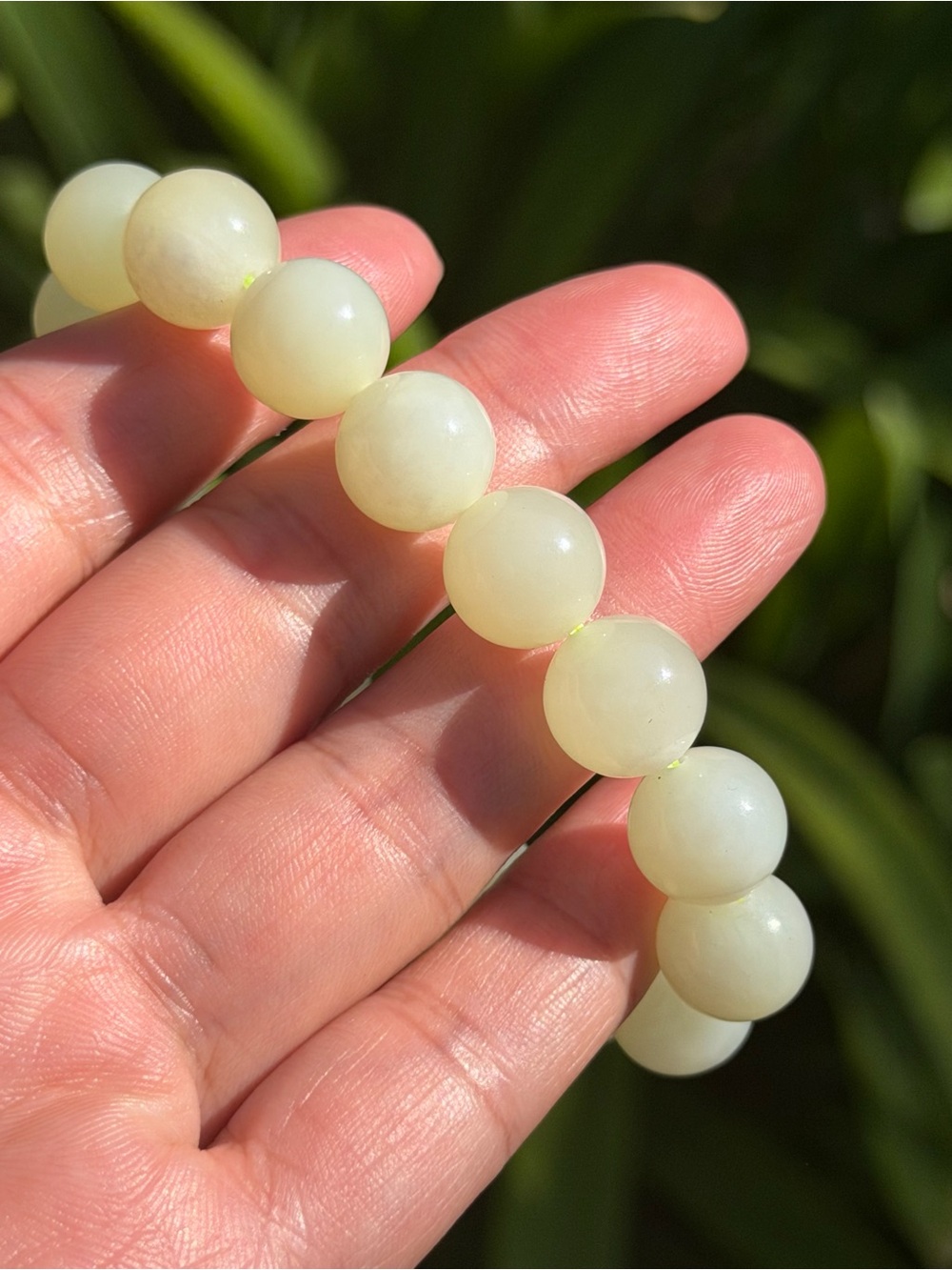 12mm stretchable natural yellow jade bracelet 2513 - Picture 6 of 8